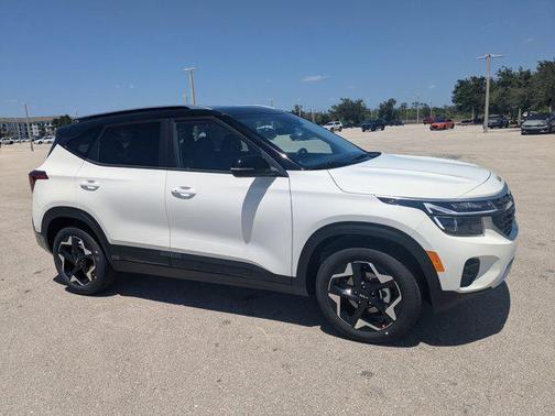 Clear White/Black Roof 2026 Kia Seltos S