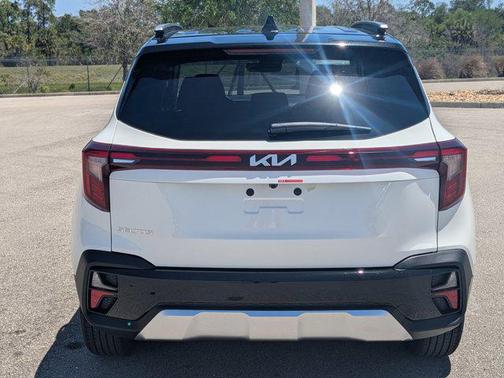 Clear White/Black Roof 2026 Kia Seltos S