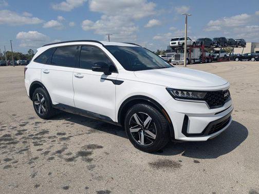 Glacial White Pearl 2023 Kia Sorento S