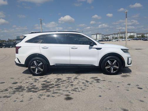 Glacial White Pearl 2023 Kia Sorento S