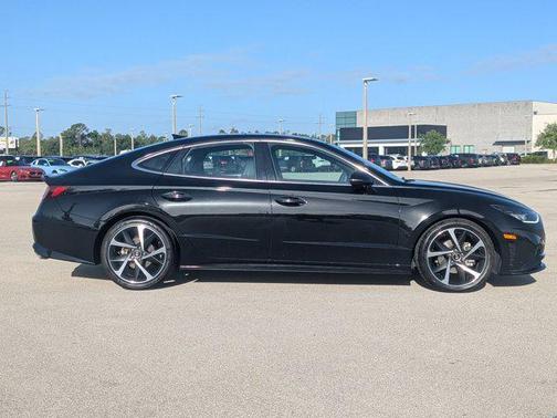 Phantom Black 2021 Hyundai SONATA SEL Plus