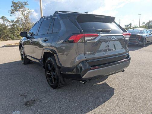 2021 Toyota RAV4 Hybrid SE