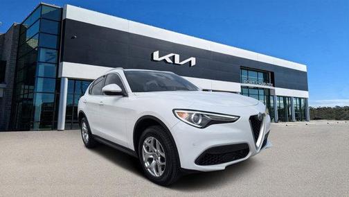 2021 Alfa Romeo Stelvio Base