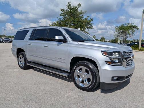 Silver Ice Metallic 2018 Chevrolet Suburban LT