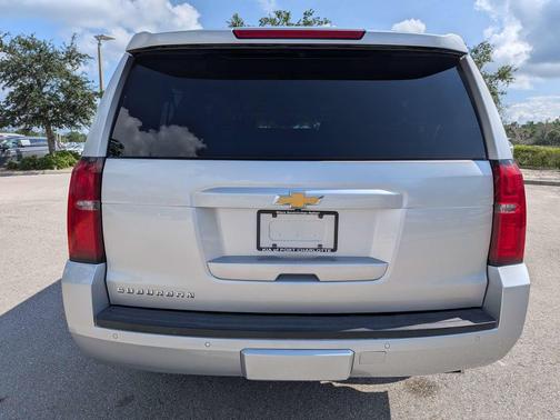 Silver Ice Metallic 2018 Chevrolet Suburban LT