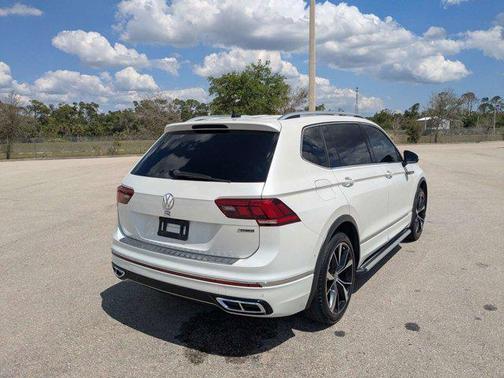 Oryx White Pearl 2022 Volkswagen Tiguan 2.0T SEL R-Line 4MOTION