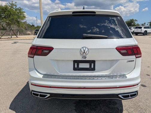 Oryx White Pearl 2022 Volkswagen Tiguan 2.0T SEL R-Line 4MOTION