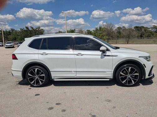 Oryx White Pearl 2022 Volkswagen Tiguan 2.0T SEL R-Line 4MOTION