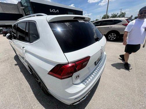 Oryx White Pearl 2022 Volkswagen Tiguan 2.0T SEL R-Line 4MOTION