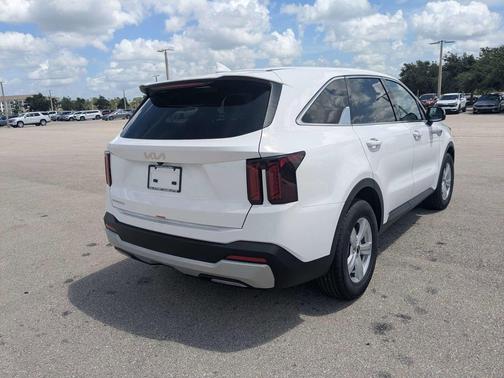 Glacial White 2026 Kia Sorento LX