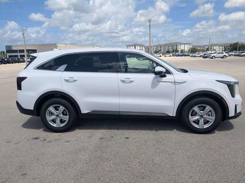 Glacial White 2026 Kia Sorento LX