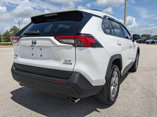 2024 Toyota RAV4 Hybrid XLE