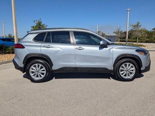 2024 Toyota Corolla Cross LE