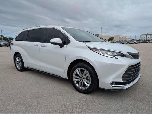 Wind Chill Pearl 2022 Toyota Sienna Limited