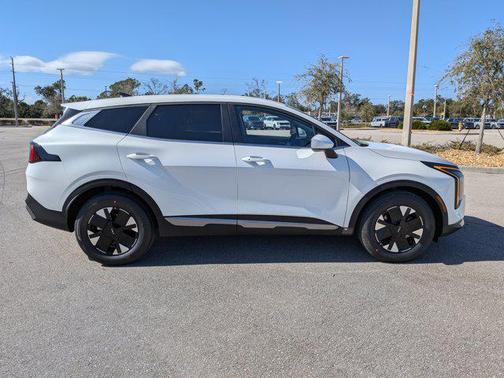 Snow White Pearl 2026 Kia Sportage Hybrid LX