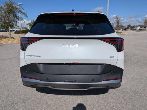 Snow White Pearl 2026 Kia Sportage Hybrid LX