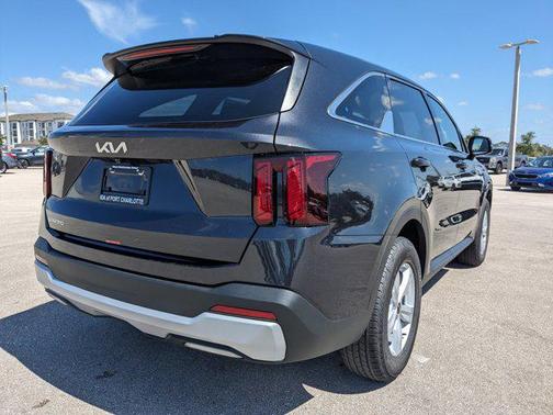 2025 Kia Sorento LX