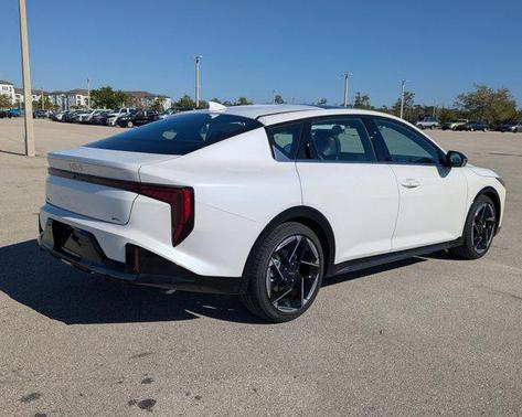 Snow White Pearl 2026 Kia K4 GT-Line
