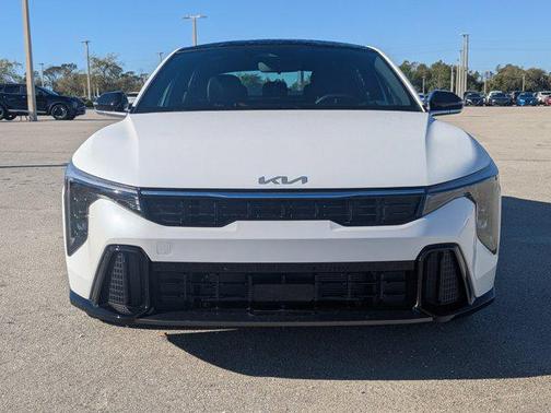 Snow White Pearl 2026 Kia K4 GT-Line