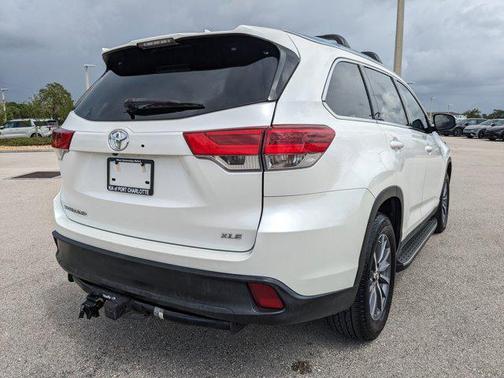 2019 Toyota Highlander SE