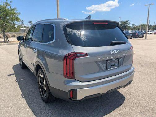 Everlasting Silver 2025 Kia Telluride S