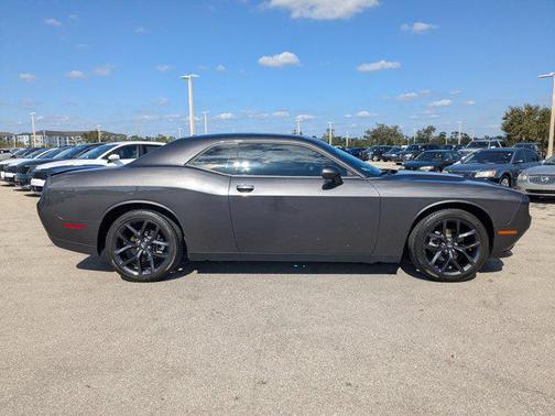 2022 Dodge Challenger SXT