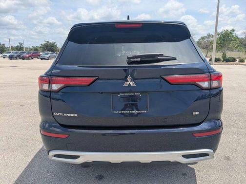 Cosmic Blue Metallic 2024 Mitsubishi Outlander SE Black Edition S-AWC