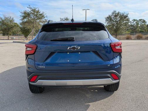 Blue Glow Metallic 2024 Chevrolet Trax LT