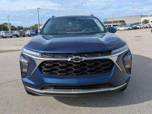 Blue Glow Metallic 2024 Chevrolet Trax LT