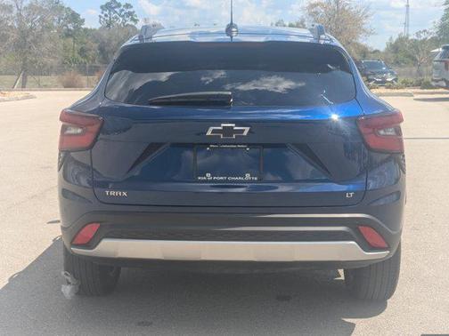 Blue Glow Metallic 2024 Chevrolet Trax LT
