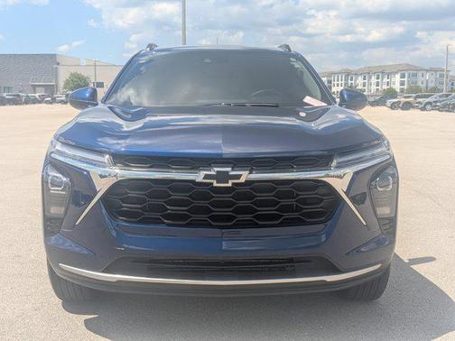 Blue Glow Metallic 2024 Chevrolet Trax LT