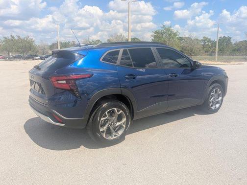 Blue Glow Metallic 2024 Chevrolet Trax LT