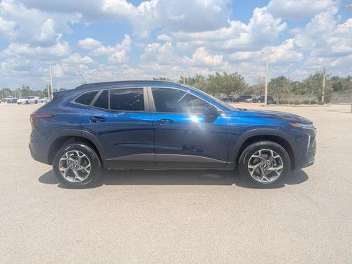 Blue Glow Metallic 2024 Chevrolet Trax LT