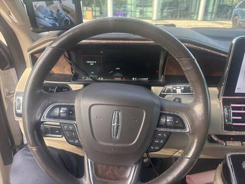 White Platinum Metallic Tri-Coat 2019 Lincoln Navigator L Reserve