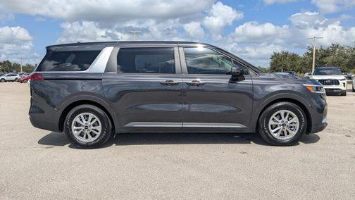 2023 Kia Carnival LX