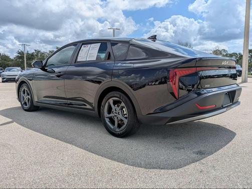 Aurora Black Pearl 2025 Kia K4 LXS