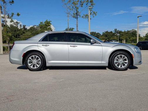 2023 Chrysler 300 Touring
