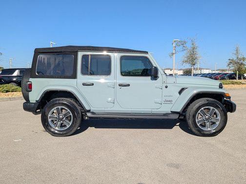 2023 Jeep Wrangler 4-Door Sahara 4x4