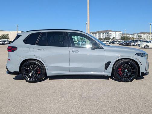 2025 BMW X5 M60i