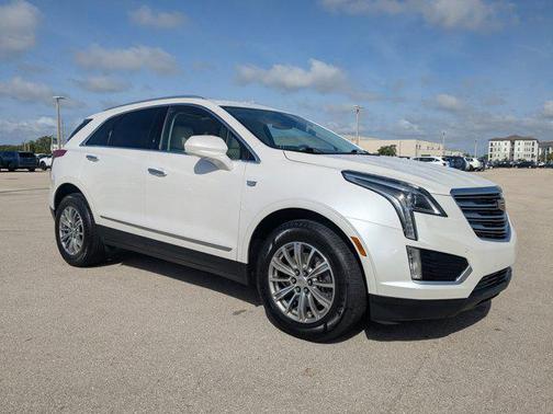 Crystal White Tricoat 2018 Cadillac XT5 Luxury