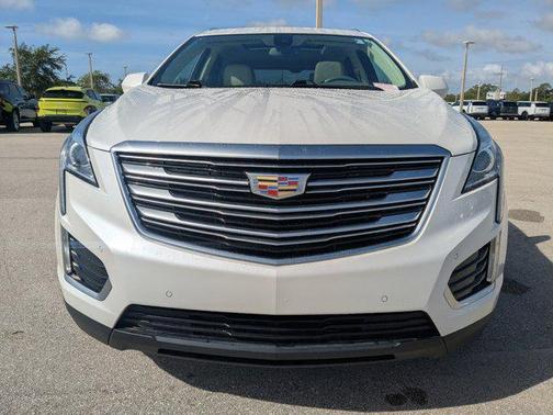 Crystal White Tricoat 2018 Cadillac XT5 Luxury