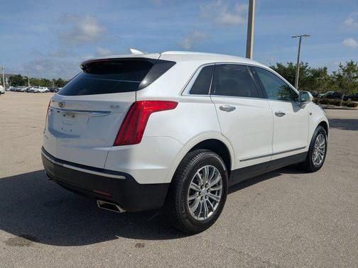 Crystal White Tricoat 2018 Cadillac XT5 Luxury