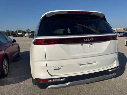 2024 Kia Carnival EX