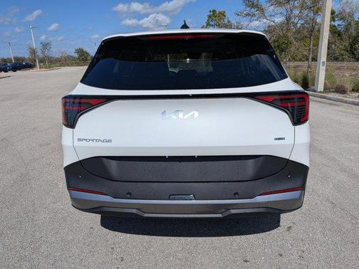 Snow White Pearl 2026 Kia Sportage Hybrid LX