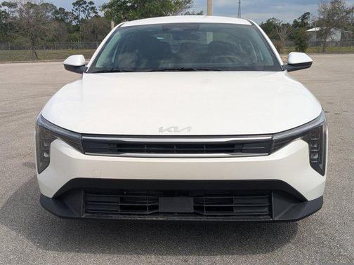 Snow White Pearl 2026 Kia K4 LX