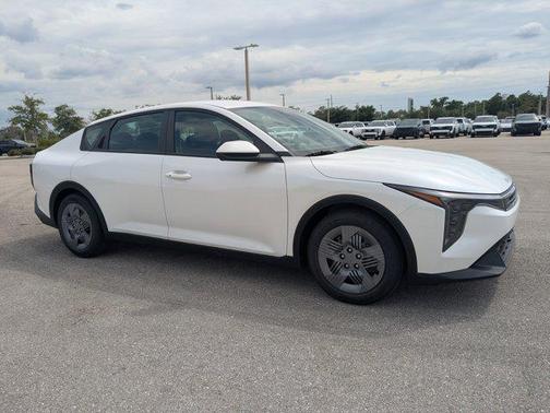 Snow White Pearl 2026 Kia K4 LX