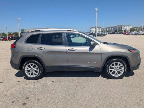 Light Brownstone Pearlcoat 2018 Jeep Cherokee Latitude Plus