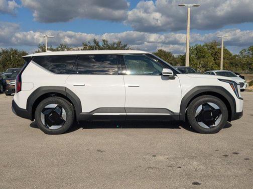 2026 Kia EV9 Light Long Range