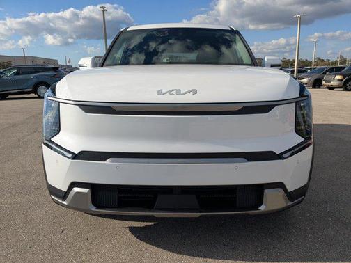 2026 Kia EV9 Light Long Range