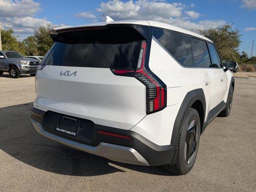 2026 Kia EV9 Light Long Range